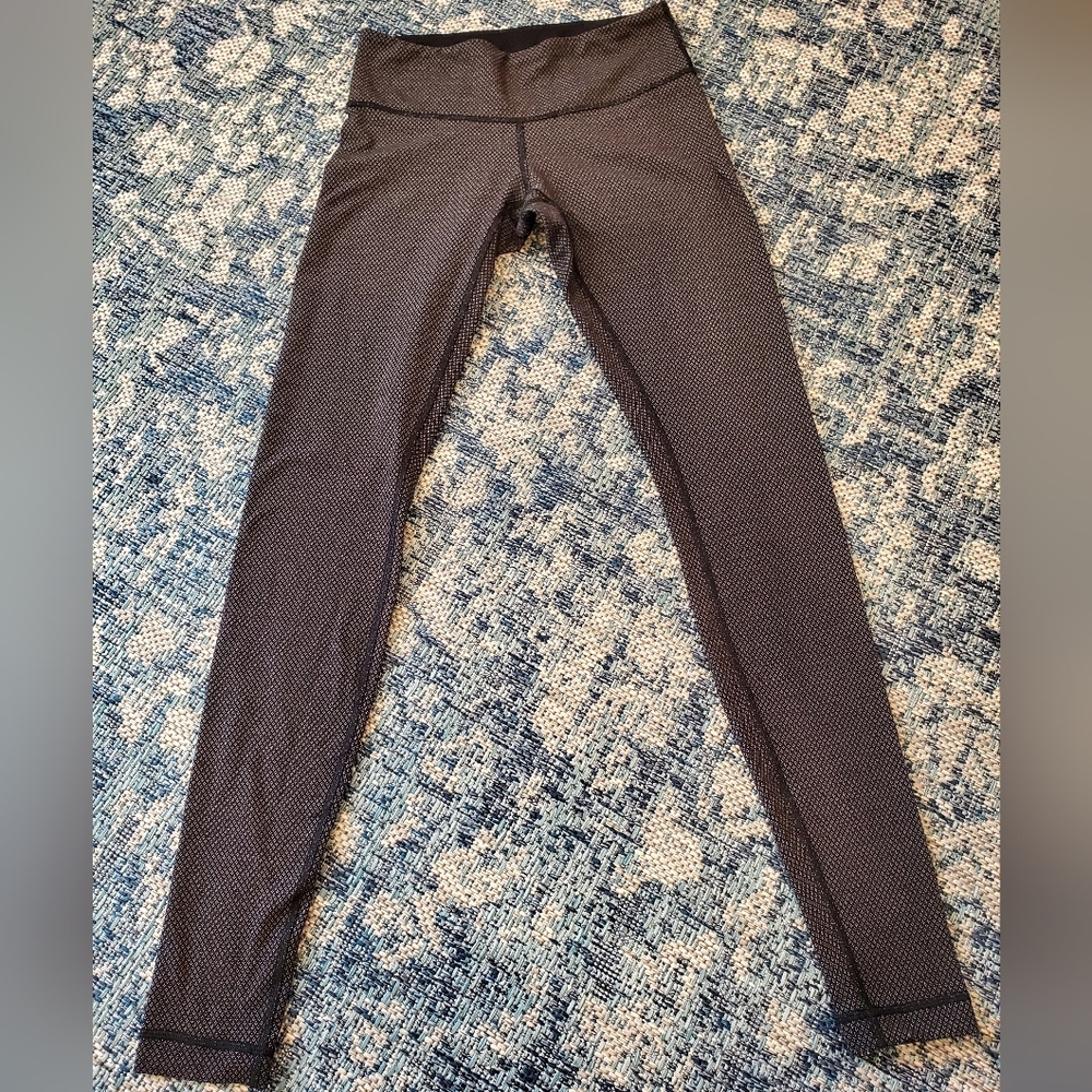 Lululemon Wunder Under Leggings size 4